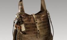 古馳-1921 collection-泥黃色鱷魚皮中號肩包，配流蘇、竹節細節和“G.Gucci Firenze 1921”草體字金屬牌