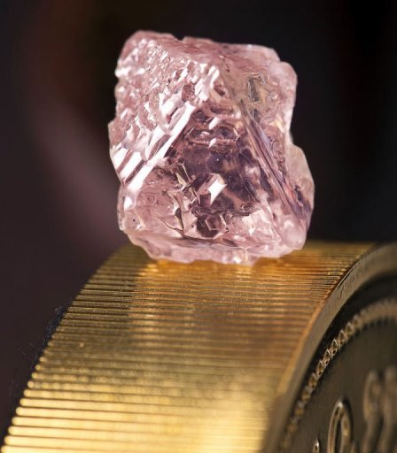 澳大利亞發掘12.76克拉粉鉆 堪稱世間珍品