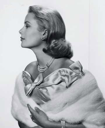Grace Kelly 王后的那些珍珠耳環