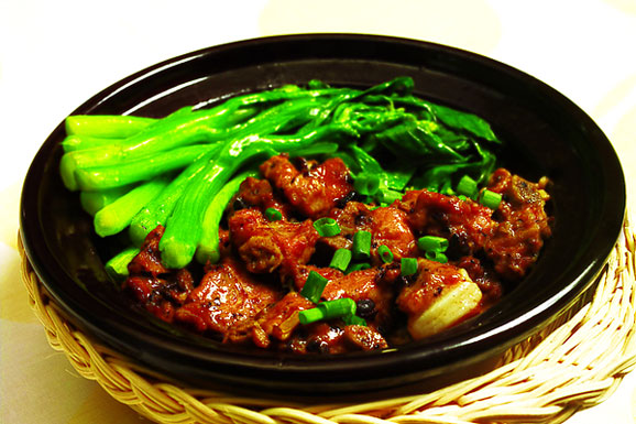 熱氣騰騰煲仔飯 曾為皇室珍饈的平民美食