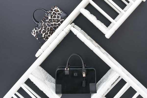 Loewe 推出全新Monochrome系列手袋