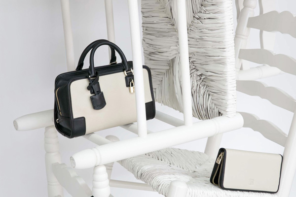 Loewe 推出全新Monochrome系列手袋