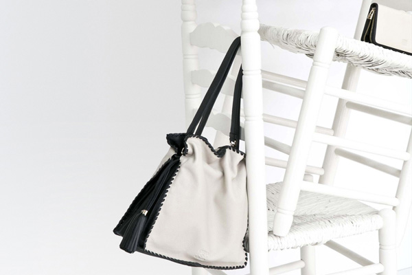 Loewe 推出全新Monochrome系列手袋